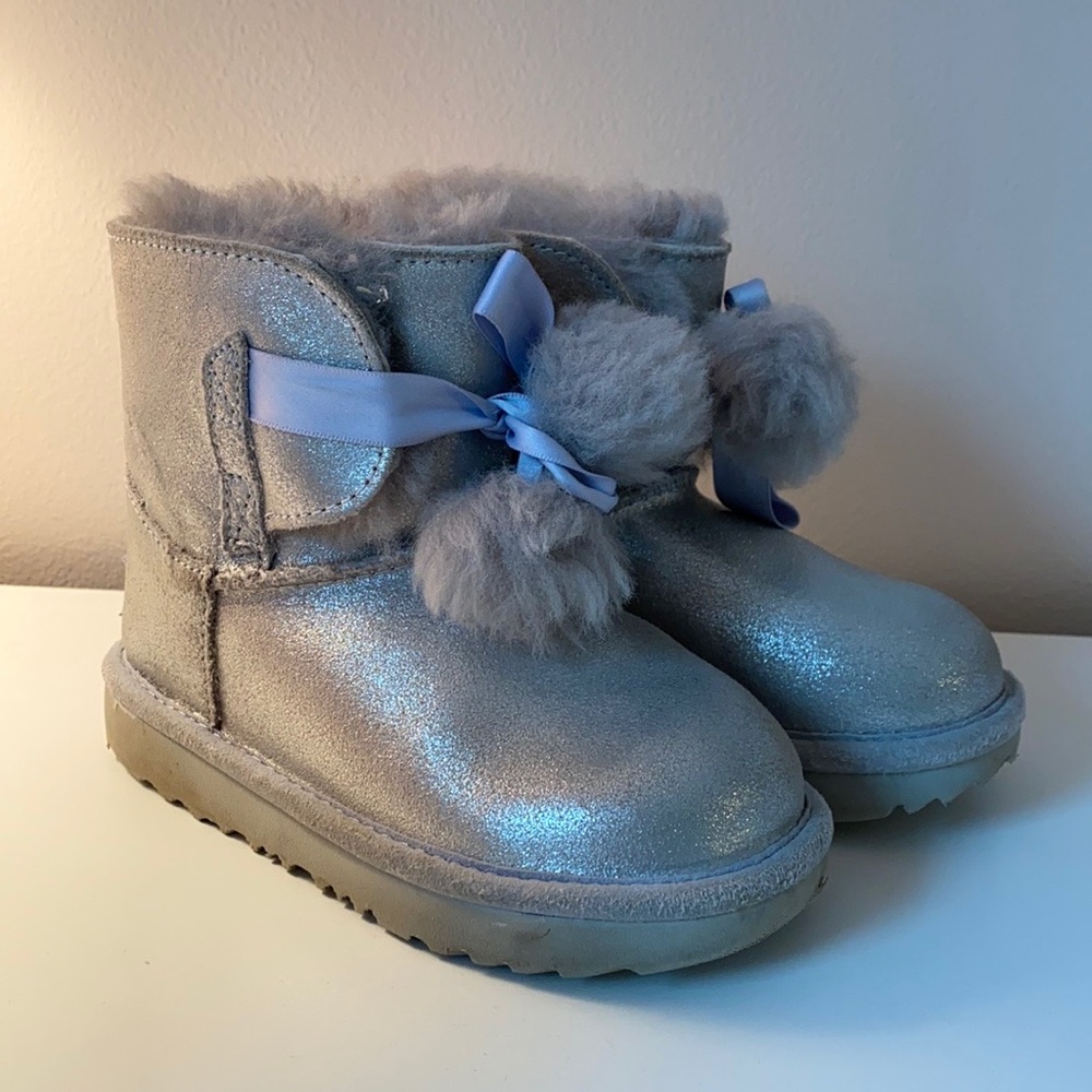 Toddler girl 11 UGG K Gita boots with Pom Pom…